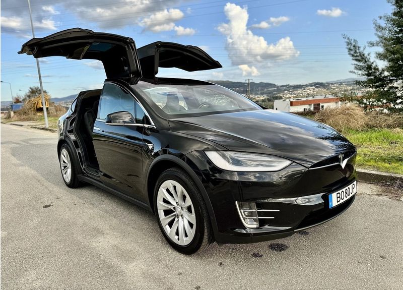 Tesla Model X • 2018 • 15,000 km 1