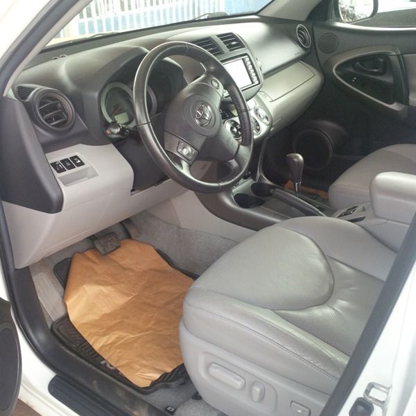 Toyota RAV4 • 2010 • 32 km 3