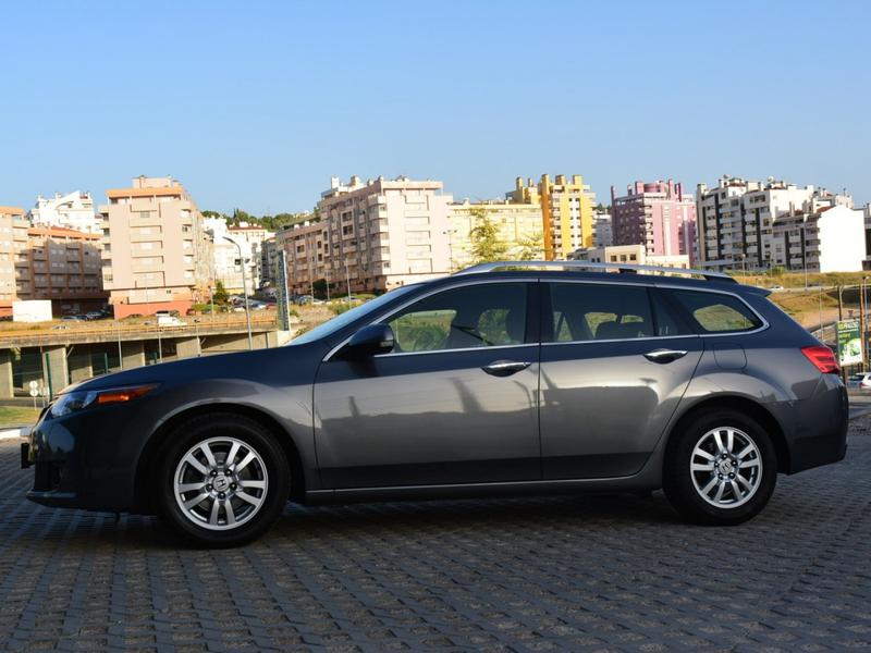 Honda Accord Tourer • 2010 • 52,000 km 2