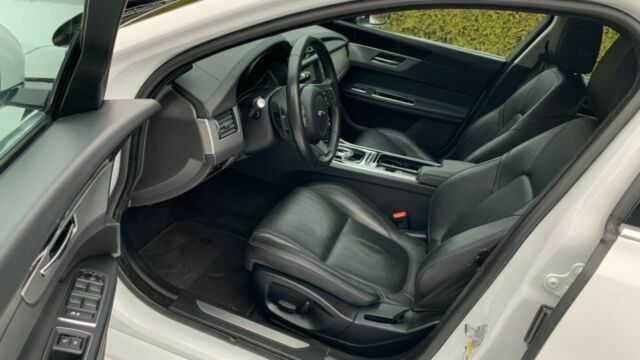 Jaguar XF • 2017 • 80,000 km 2