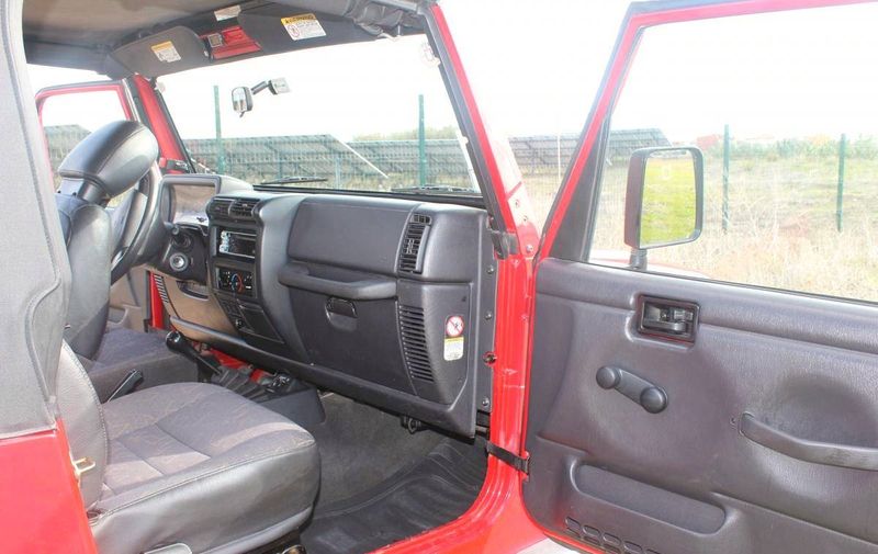 Jeep Compass • 2002 • 89,999 km 2