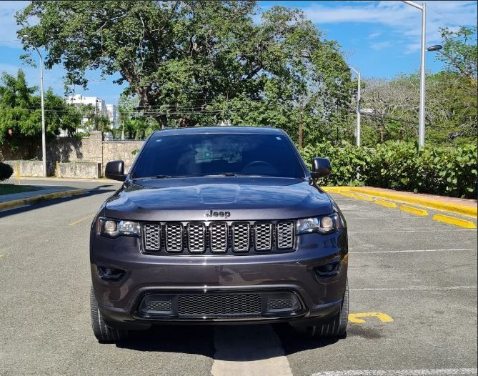 Jeep Grand Cherokee • 2018 • 88,700 km 1
