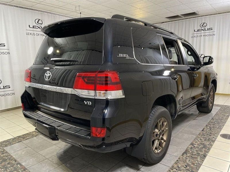 Toyota Land Cruiser • 2020 • 12,258 km 3