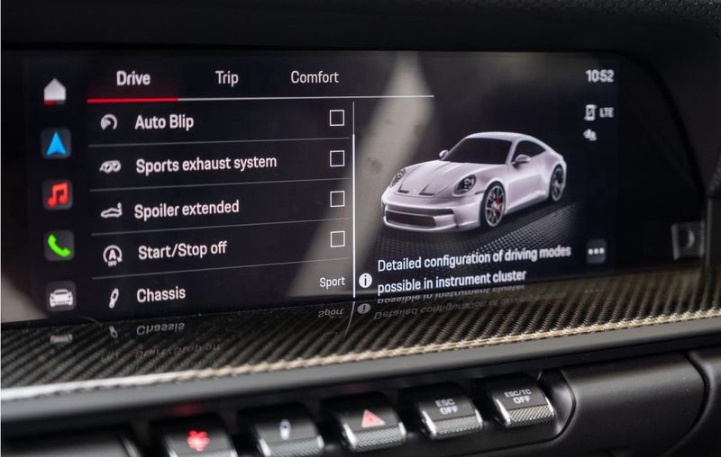 Porsche 911 • 2022 • 4,999 km 6