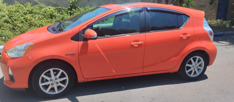 Toyota Prius c • 2012 • 208,000 mi 6