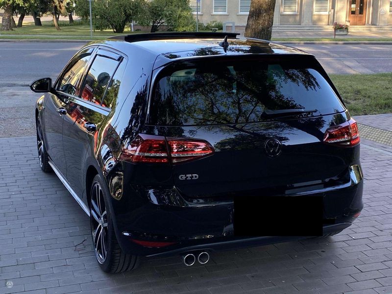 Volkswagen Golf • 2014 • 179,000 km 9