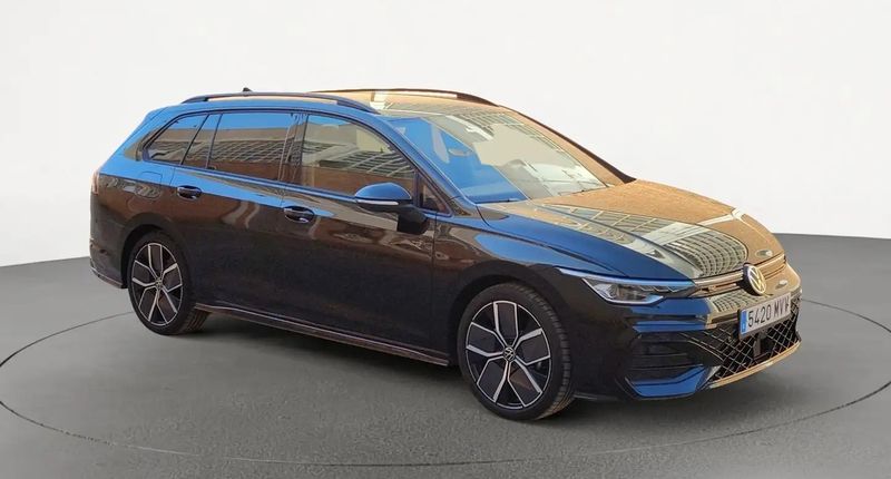 Volkswagen Golf Variant • 2024 • 12,440 km 1