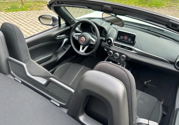 Fiat 124 Spider • 2018 • 12,380 km 3