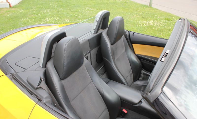 BMW Z4 • 2010 • 119,000 km 15