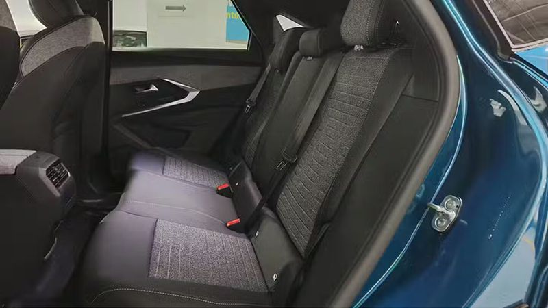 Peugeot 3008 • 2025 • 3,118 km 5