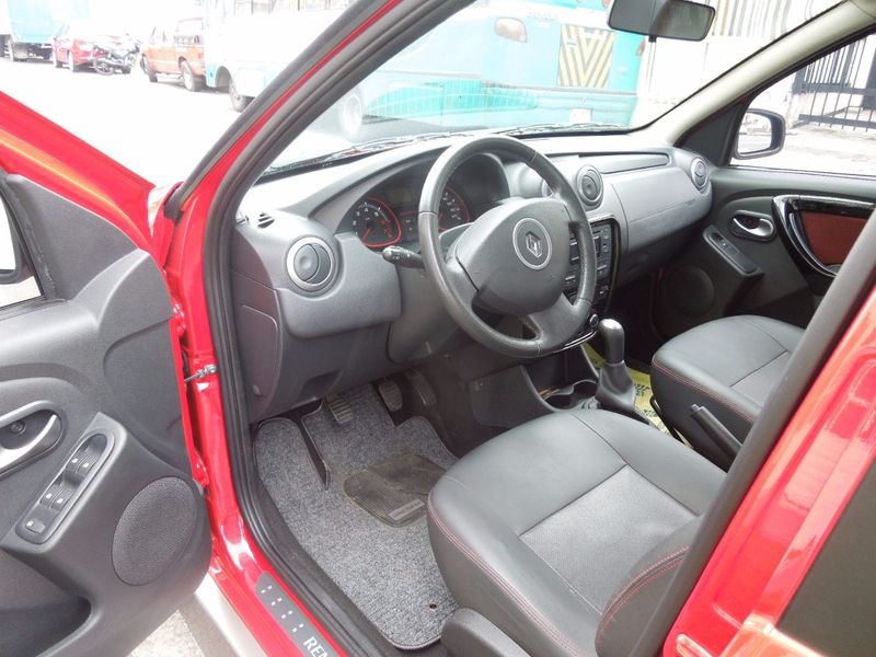 Renault Sandero • 2013 • 125,000 km 5