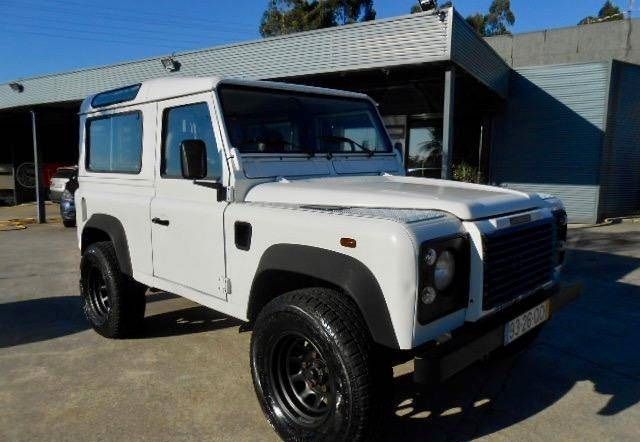 Land Rover Defender • 2000 • 190,000 km 1