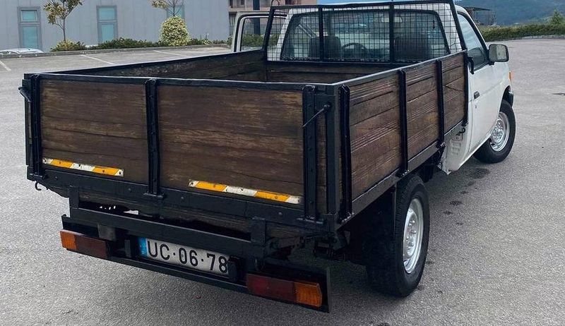 Nissan Pickup • 1989 • 250,000 km 4