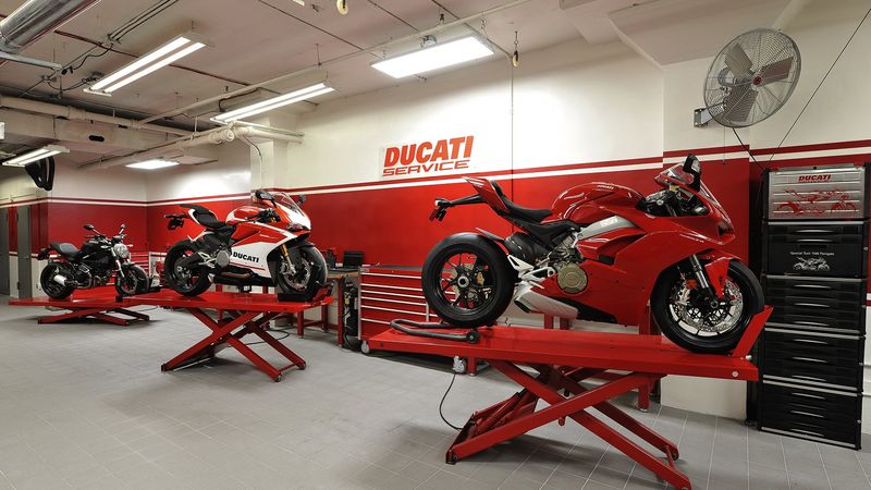 Ducati x diavel • 2025 • 6 km 2