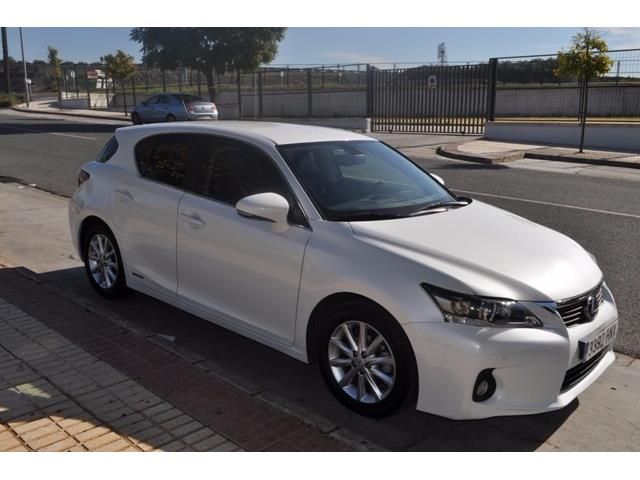 Lexus CT • 2013 • 132,000 km 4