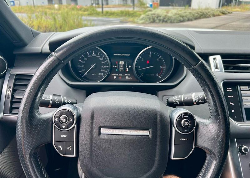 Land Rover Range Rover • 2014 • 140,000 km 4