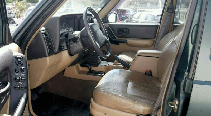 Jeep Cherokee • 2000 • 199,999 km 2