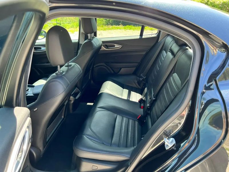 Alfa Romeo Giulia • 2017 • 149,000 km 7