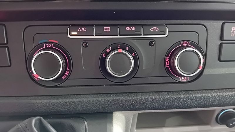 Volkswagen Caravelle • 2019 • 38,000 km 2