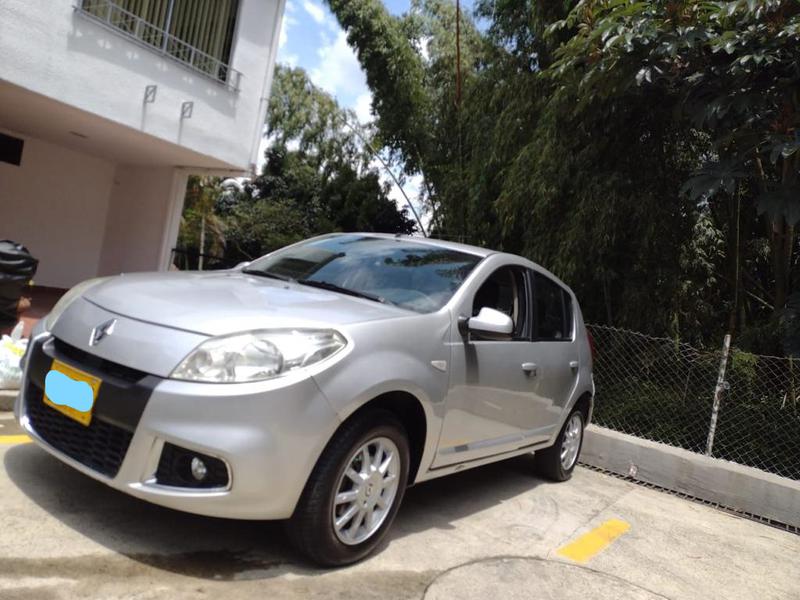 Renault Sandero • 2014 • 99,800 km 3