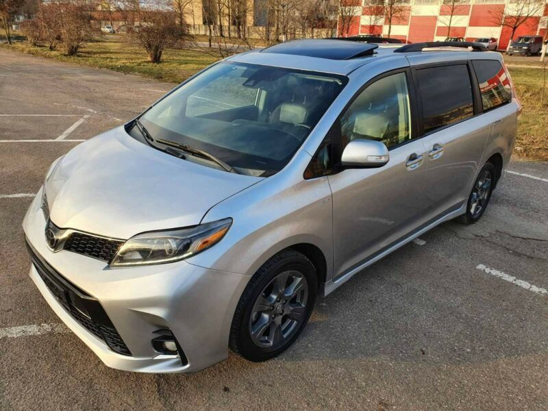 Toyota Sienna • 2019 • 109,500 km 3