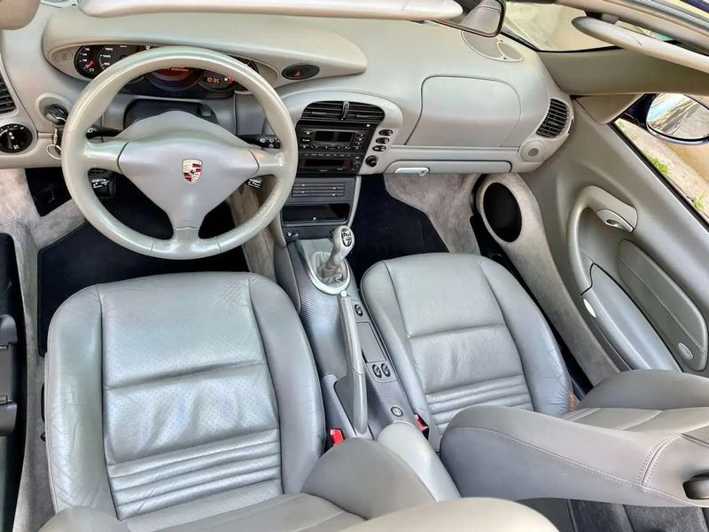 Porsche 911 Carrera Cabrio • 2004 • 154,800 km 2