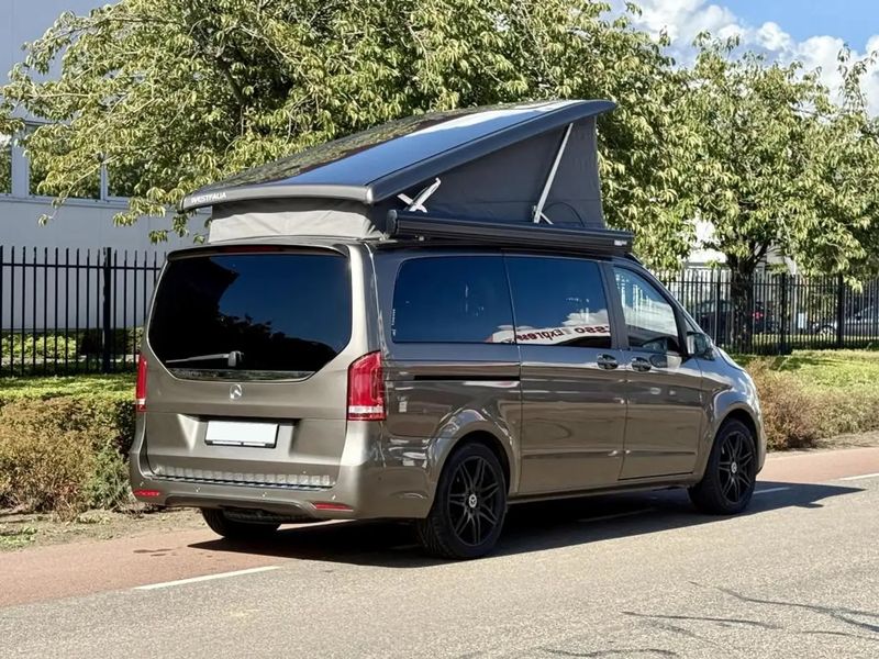 Mercedes-Benz 210 Van • 2018 • 84,000 km 4