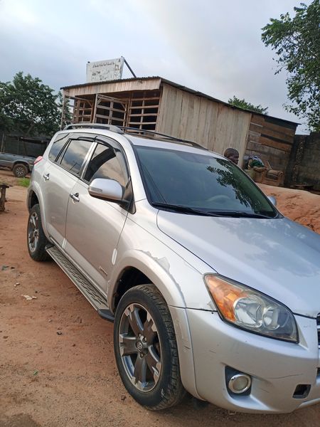 Toyota RAV4 • 2010 • 110,000 km 5