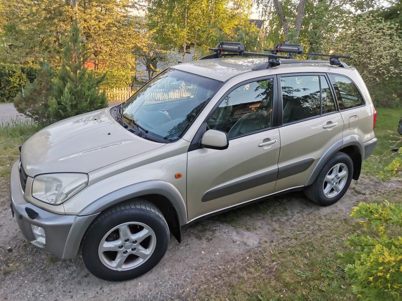 Toyota RAV4 • 2002 • 147,500 km 1