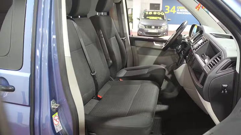 Volkswagen Caravelle • 2019 • 69,828 km 5