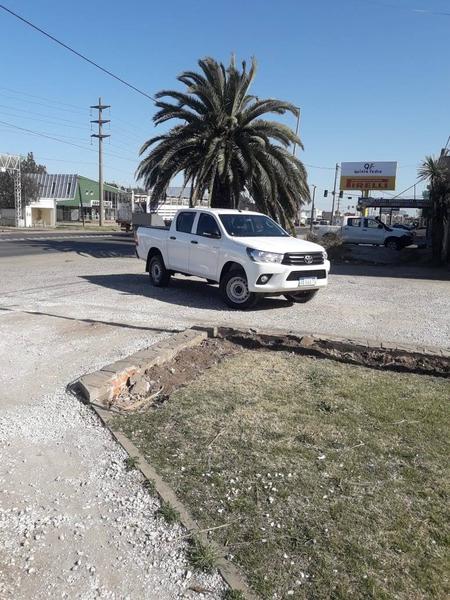 Toyota Hilux • 2017 • 63,900 km 5