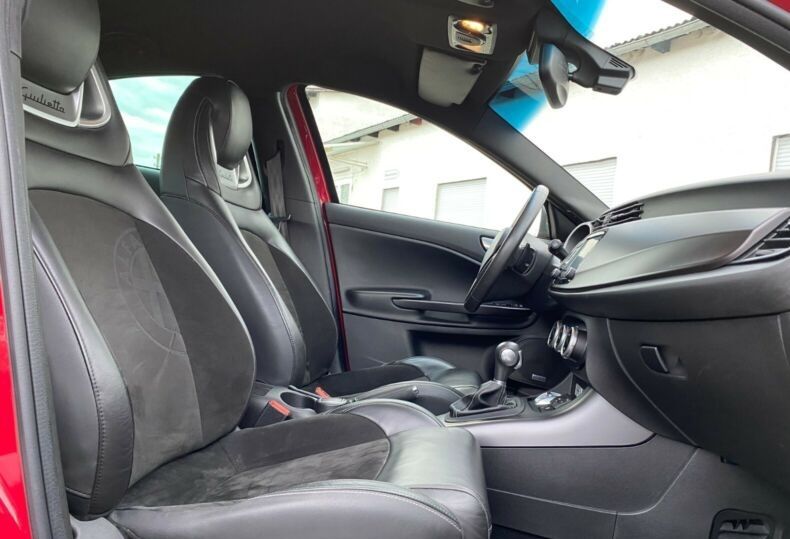 Alfa Romeo Giulietta • 2014 • 88,900 km 9