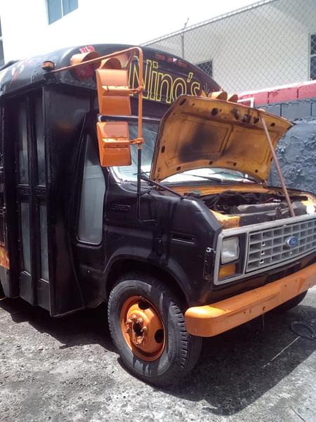 Ford 350 • 1981 • 1 km 9