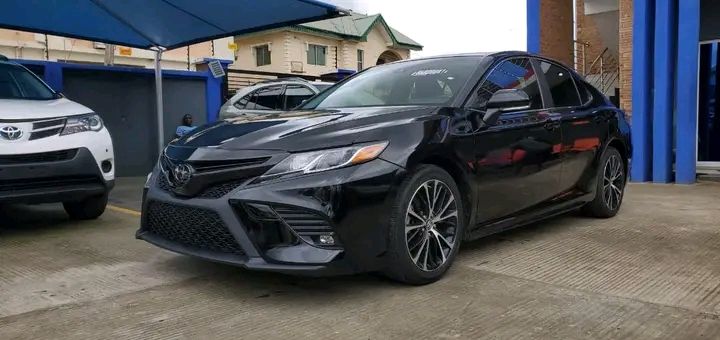 Toyota Camry • 2020 • 25,000 km 2