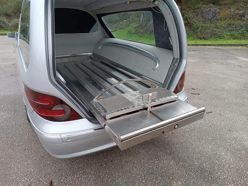 Mercedes-Benz E • 2003 • 230,000 km 6