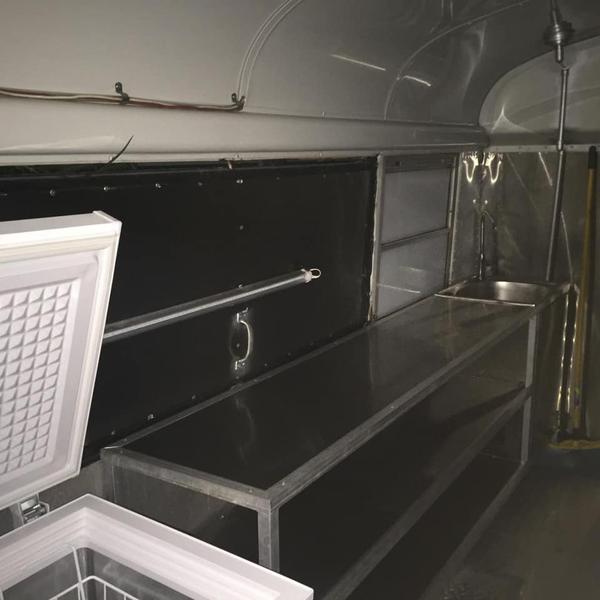 Ford 350 • 1981 • 1 km 5