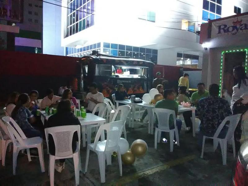 Ford 350 • 1981 • 1 km 4