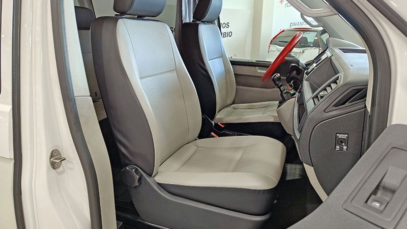 Volkswagen T5 Transporter Shuttle • 2016 • 221,190 km 20