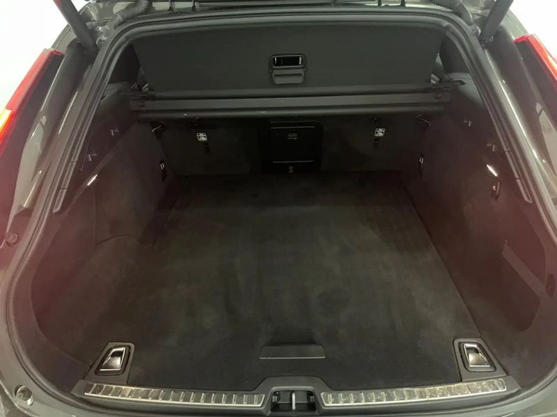 Volvo V90 • 2020 • 85,000 km 7