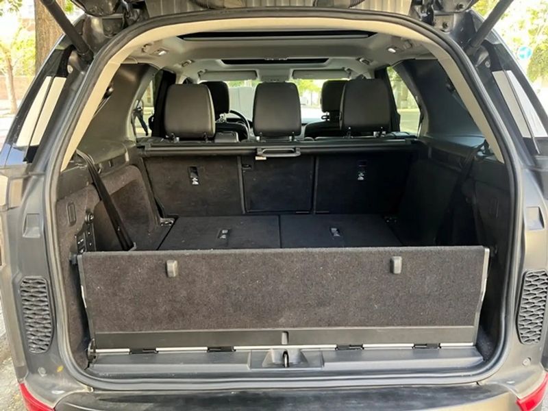 Land Rover Discovery • 2017 • 146,000 km 13