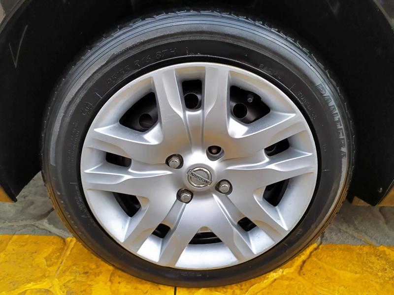 Nissan Sentra • 2012 • 92,000 km 12