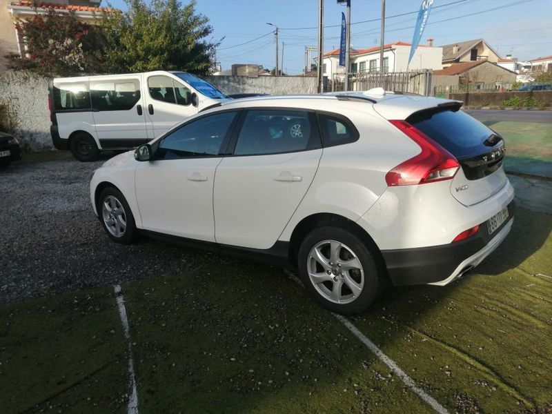 Volvo V40 • 2013 • 170,000 km 2