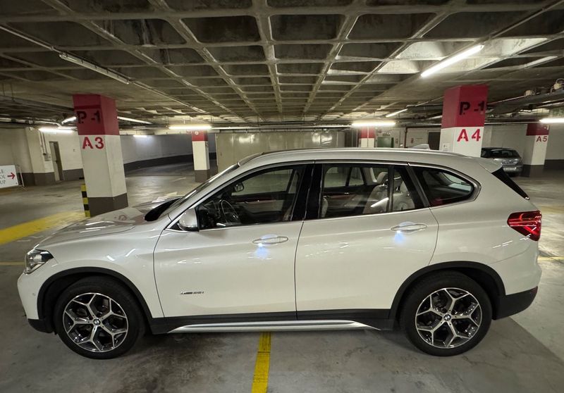 BMW X1 • 2017 • 85,500 km 2