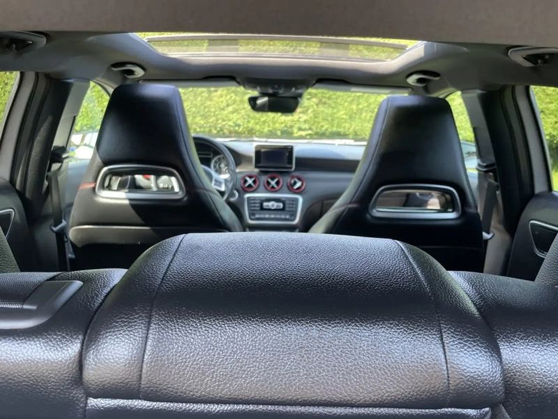 Mercedes-Benz A-Class • 2014 • 129,800 km 12