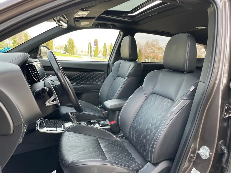 Mitsubishi Outlander • 2019 • 145,000 km 7