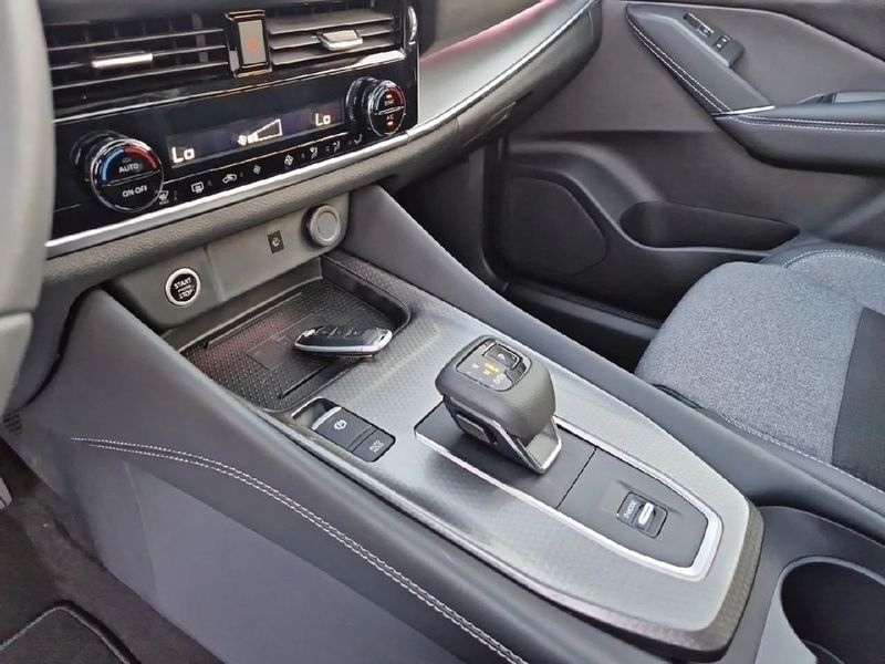 Nissan Qashqai • 2024 • 3,000 km 8