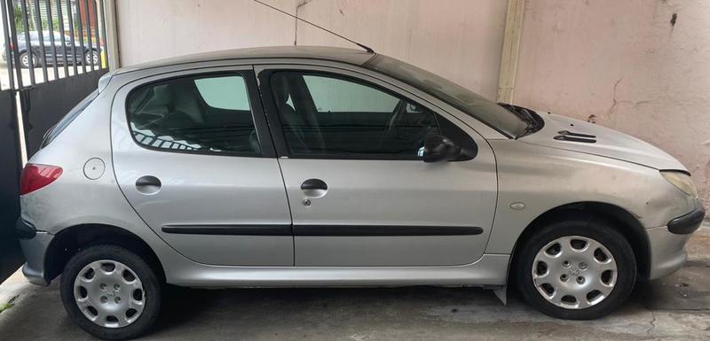 Peugeot 206 • 2005 • 175,000 km 2