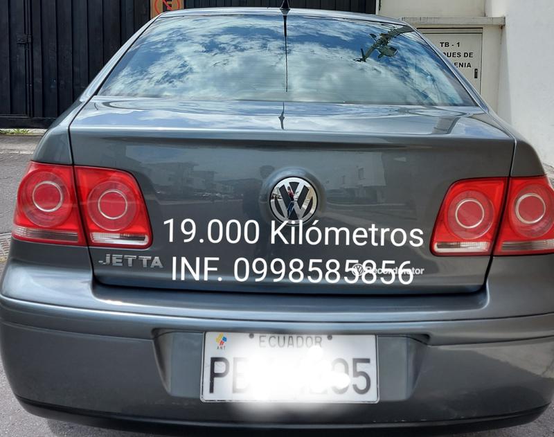 Volkswagen Jetta • 2011 • 19,000 km 2