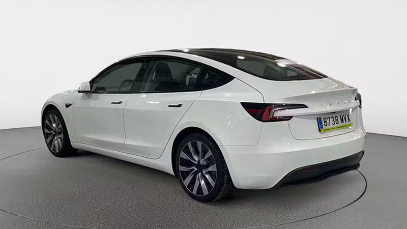 Tesla Model 3 • 2024 • 2,750 km 6