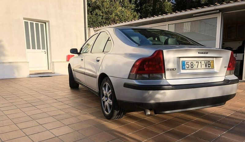 Volvo S80 • 2003 • 250,000 km 2